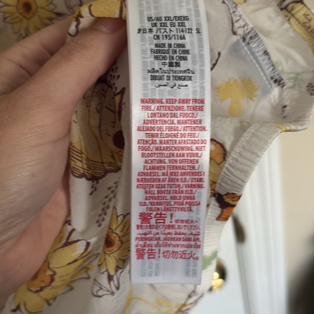 Disney Epcot Flower & Garden Festival Buzz the Bee Packable Hooded Spirit Jersey - Picture 8 of 11